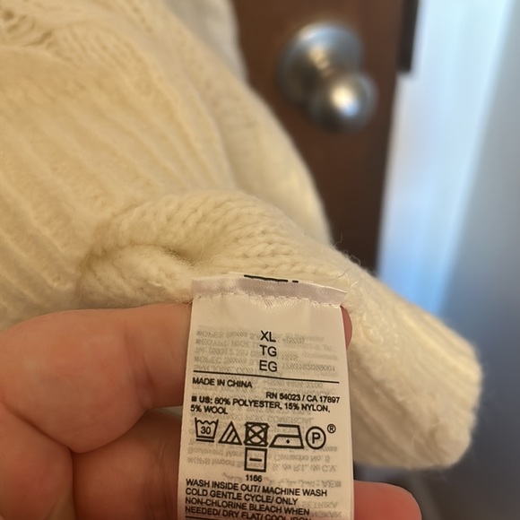 NWT Old Navy Cable Knit Sweater - Picture 8 of 11